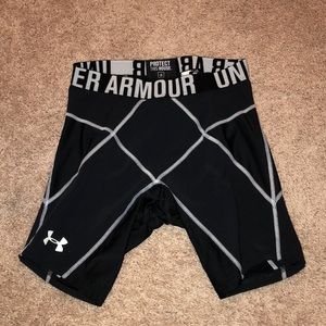 Under Armour compression mid-length shorts